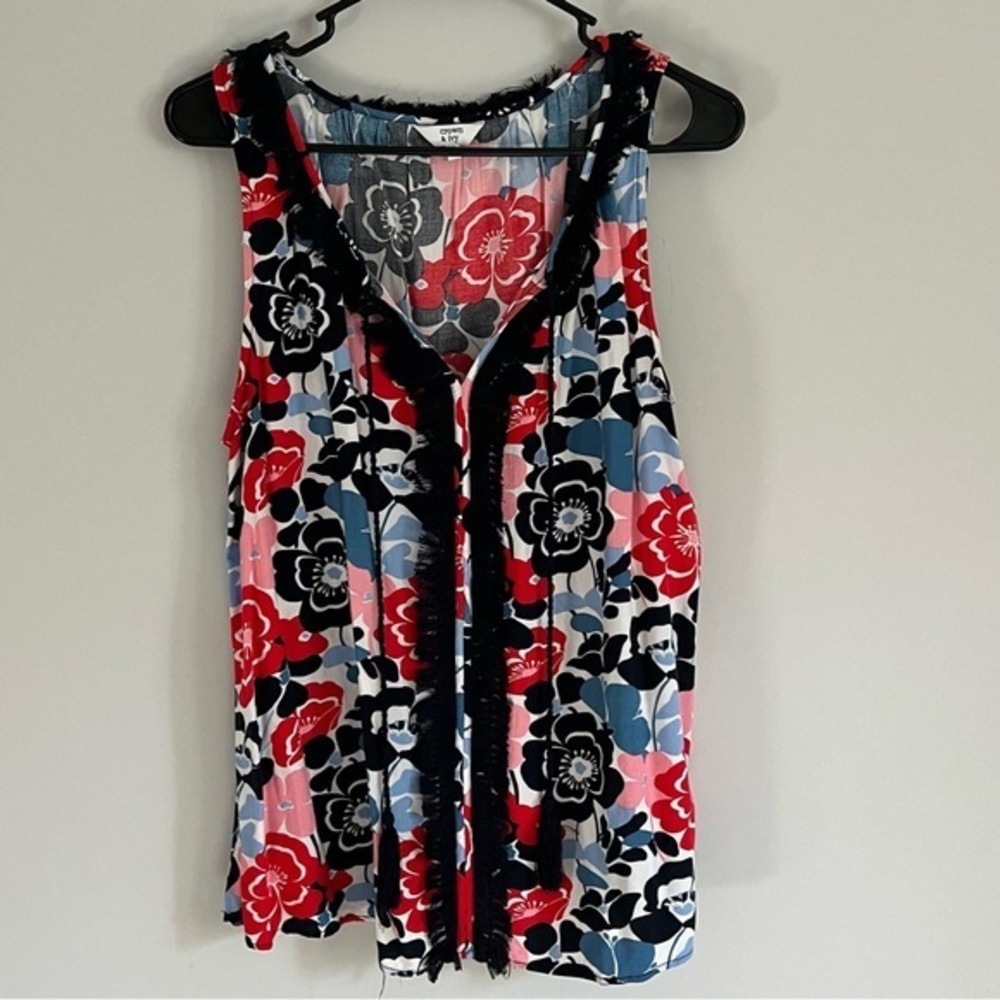 Crown & Ivy Floral Fringe Accent V-Neck Sleeveless Blouse 🌸✨